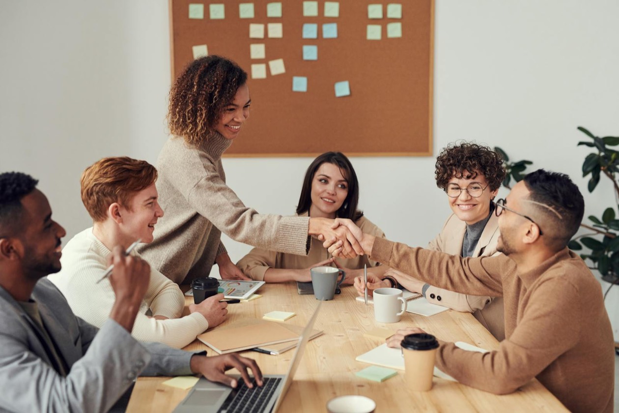 Team Deep Marketing al lavoro &mdash; riconoscimento Techreviewer top digital marketing agencies 2026